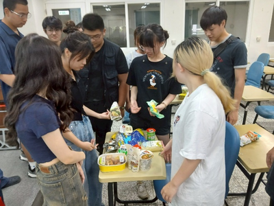 學生自行計算超商商品熱量